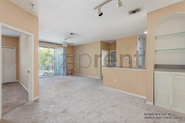 Foto del edificio - 5813 Legacy Crescent Pl