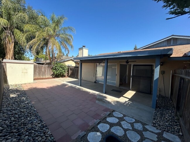 Foto del edificio - Great 3 bedroom 2 bath in Visalia ready fo...