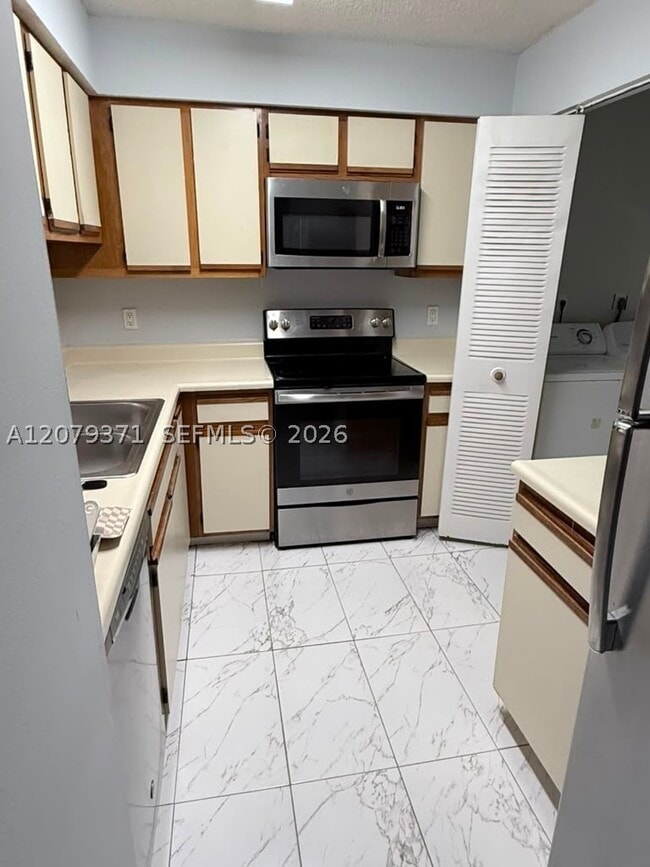 Building Photo - 1281 SW 46th Ave