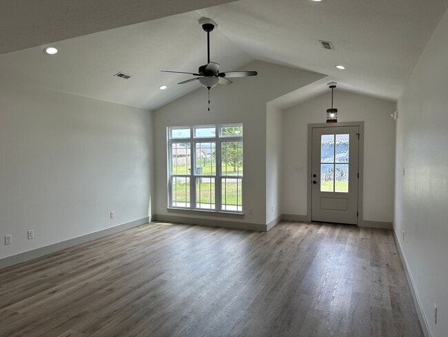 Building Photo - 3 Bedroom 2 Bath Built in 2025