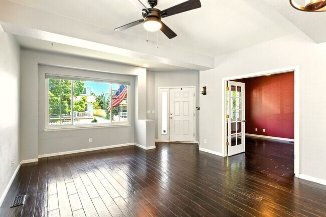 Foto del edificio - Charming Corner Lot! 3 Bedroom, 3.5 Bath w...