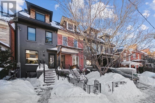 Building Photo - 246 Montrose Ave