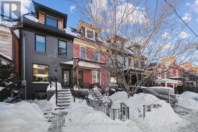 Photo du bâtiment - 246 Montrose Ave