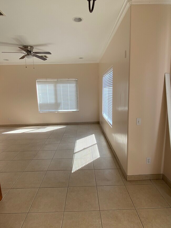 Building Photo - 171 E Renette Ave