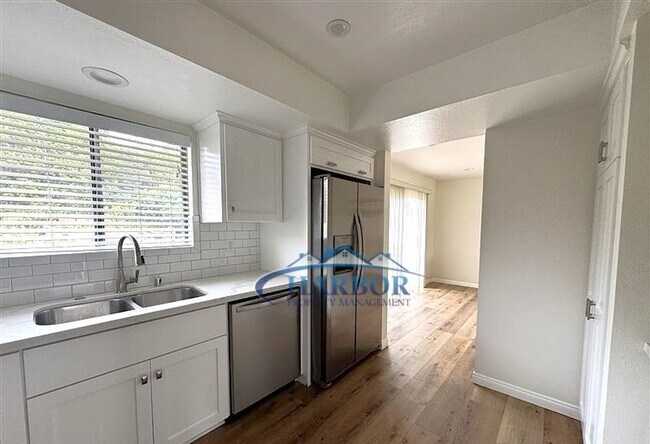 Building Photo - Beautifully Remodeled 4-Bedroom Home in Sa...