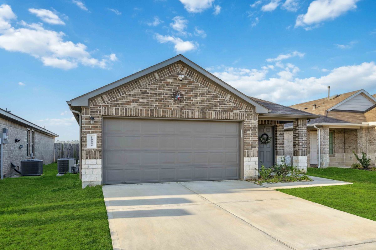 Foto principal - 16684 Lonely Pines Dr