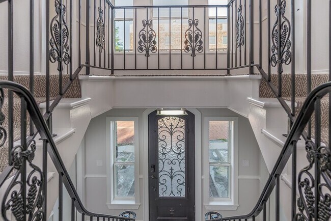 Building Photo - Tour Today! 2 bedroom at 321 S. Bois D'Arc!