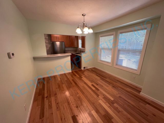 Foto del edificio - Charming 2-Bedroom Home with Spacious 1606 Sq Ft Living Space in Portland's SE Knapp St!