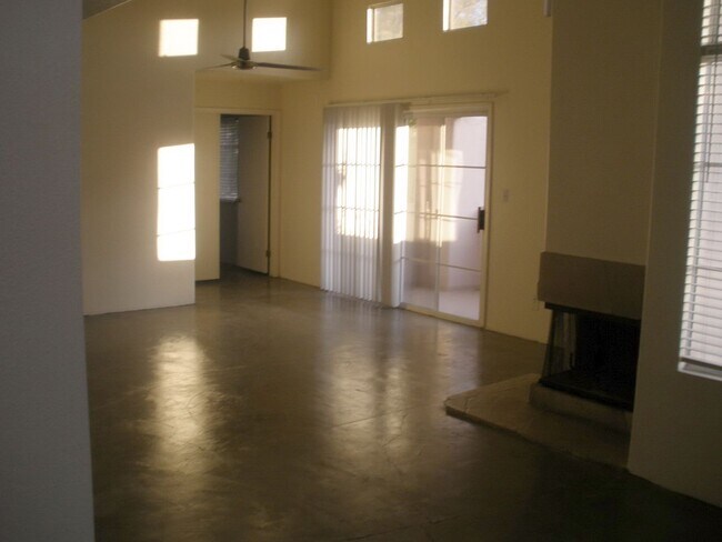 Foto del edificio - Fabulous 2nd floor condo in great Scottsda...
