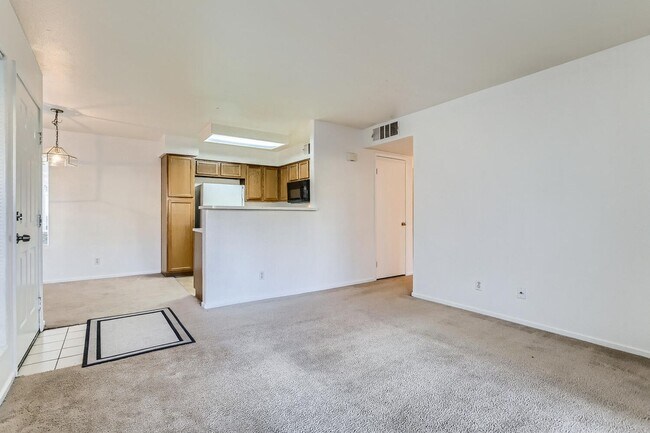 Building Photo - Elegant 2-Bedroom Condo in Gated Community...