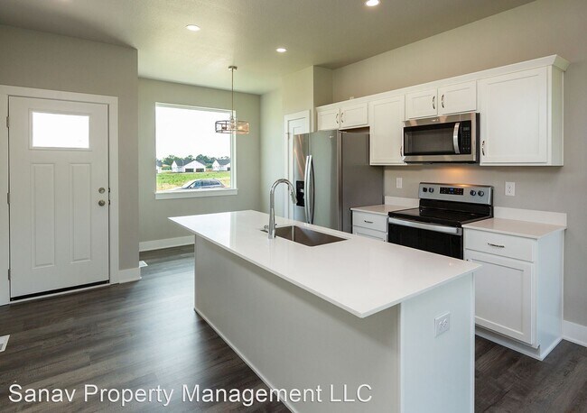 Building Photo - 4 br, 3.5 bath House - 15235 Deerview Drive