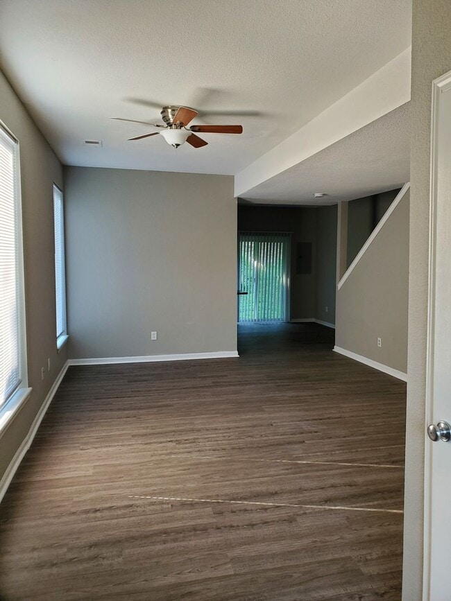 Building Photo - Oak Grove 3 bedroom 2 1/2 Bath Townhouse