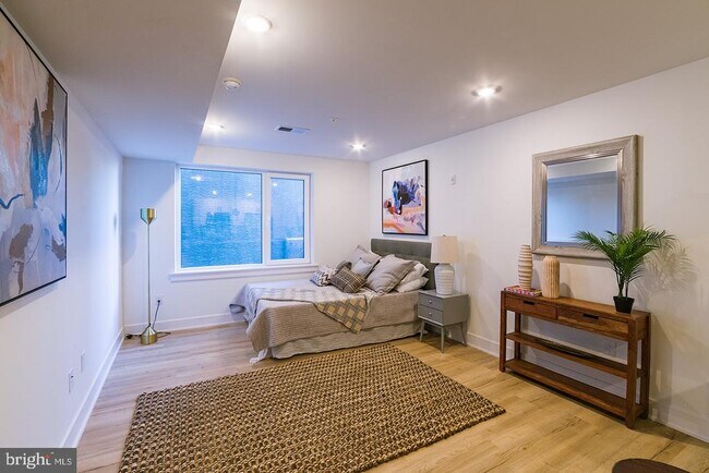 Foto del edificio - 629 W Girard Ave