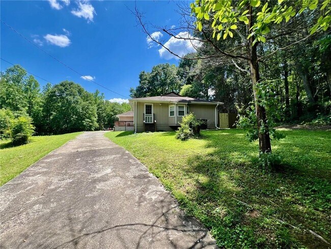 Building Photo - 2244 E Cherokee Dr
