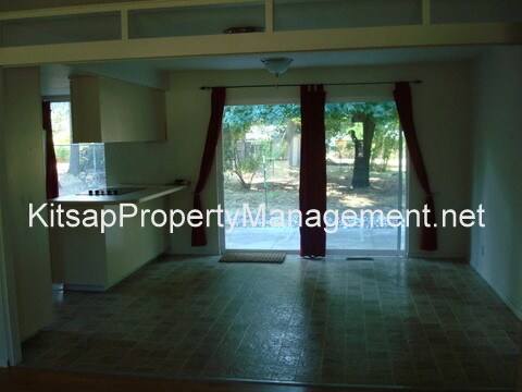 Building Photo - 2406 Madrona Dr SE