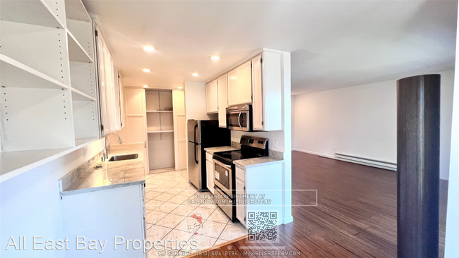 Foto del edificio - 1 br, 1 bath House - 2 Commodore Dr. #389