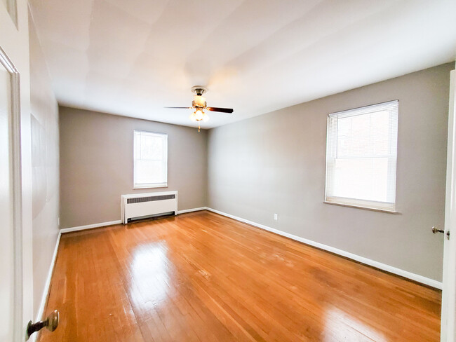 Building Photo - Parkway Manor Apartments