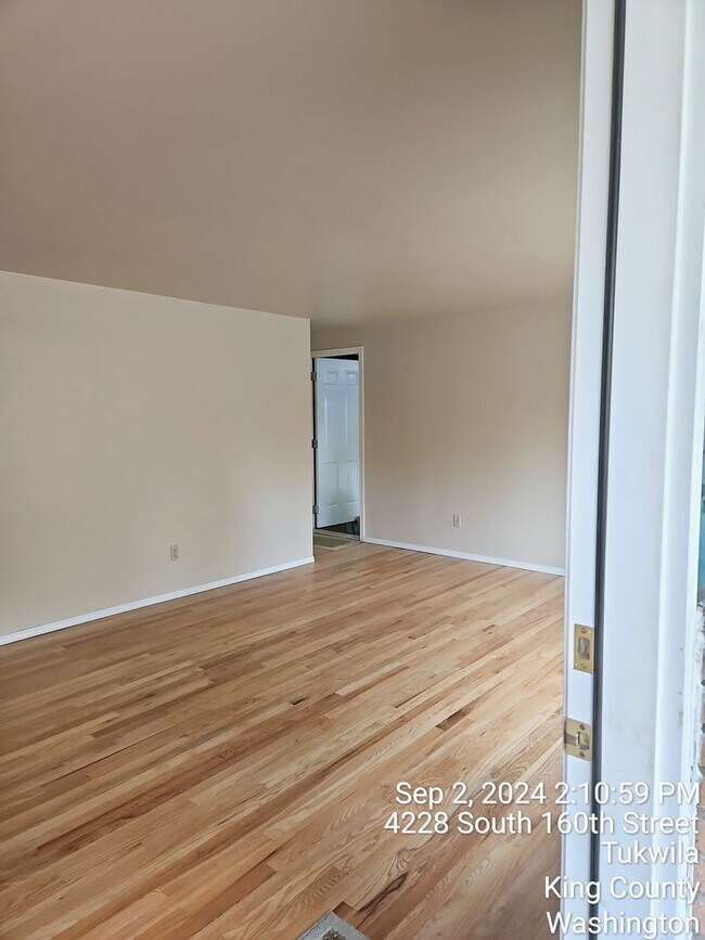 Building Photo - SeaTac daylight rambler - large home for r...