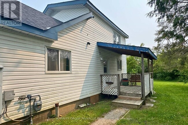 Building Photo - 88 Albert St S