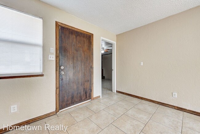 Foto del edificio - 3 br, 1.5 bath House - 1704 Melody Drive