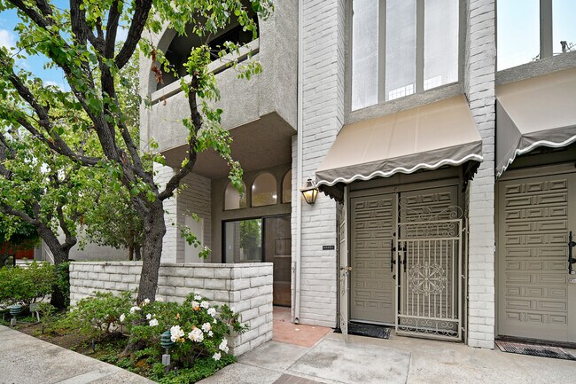 Building Photo - 5335 White Oak Ave
