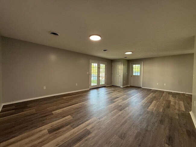 Foto del edificio - Tusculum Blvd Property