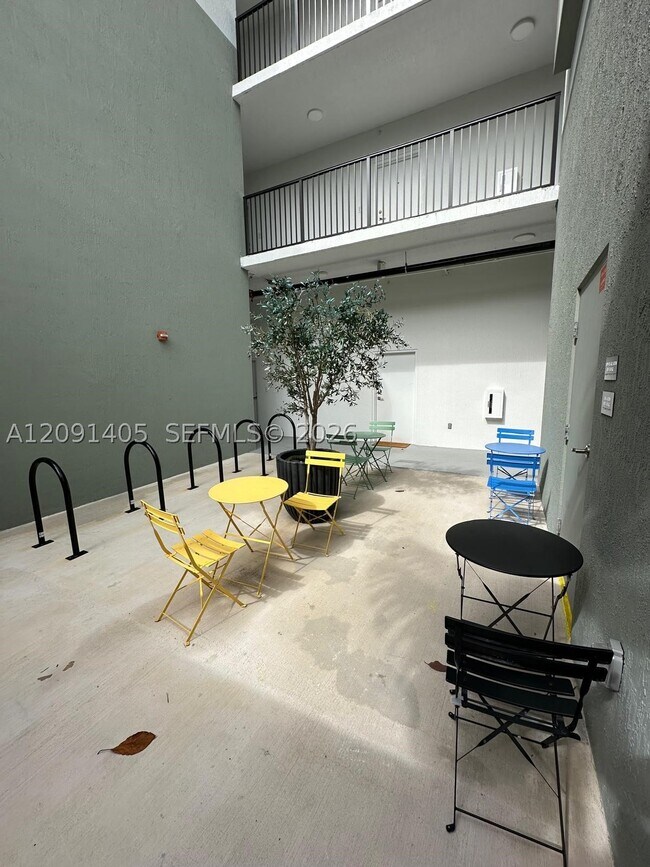 Foto del edificio - 3422 NW 5th Ave