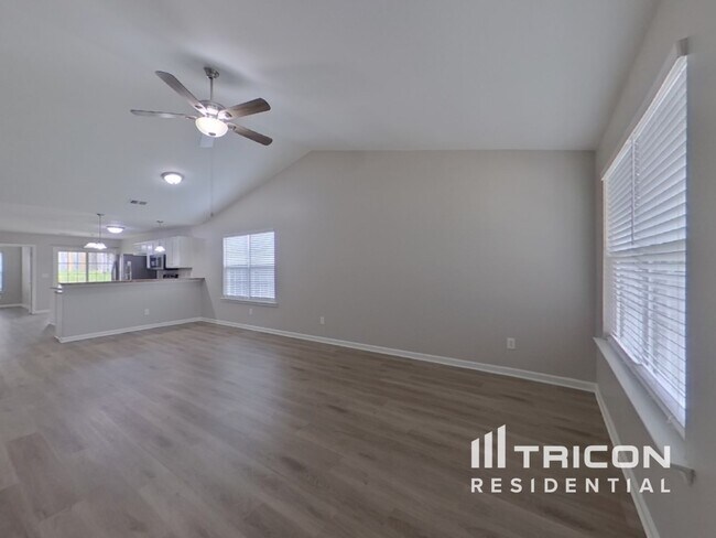Foto del edificio - 158 Bonhomme Cir