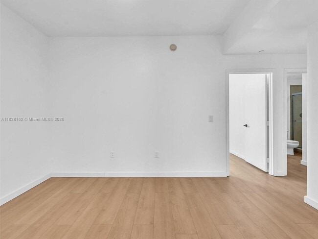 Building Photo - 3340 NE 190th St