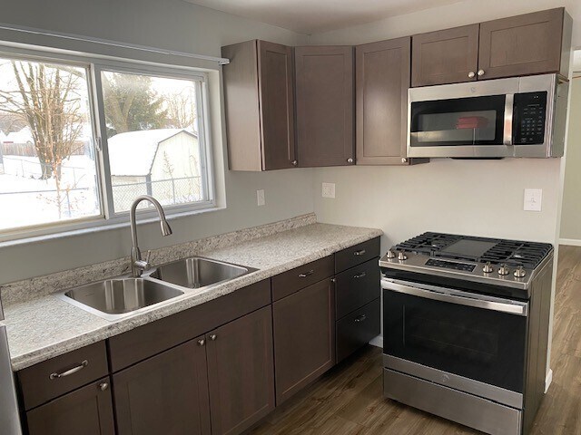 Foto del edificio - 2417 Fairmount Pkwy