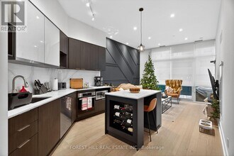 Building Photo - 99 The Donway W