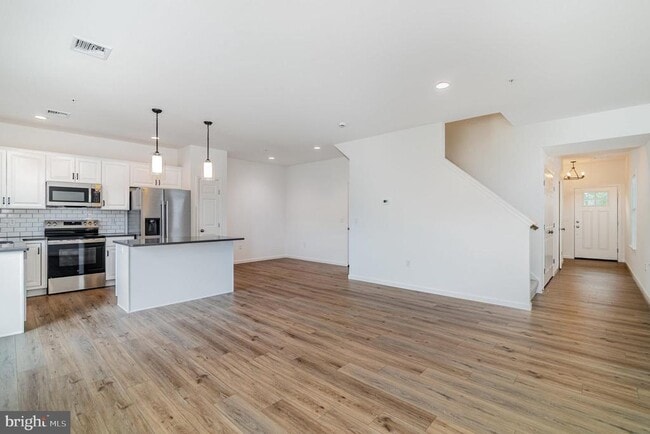 Building Photo - 7851 Briarwood Dr