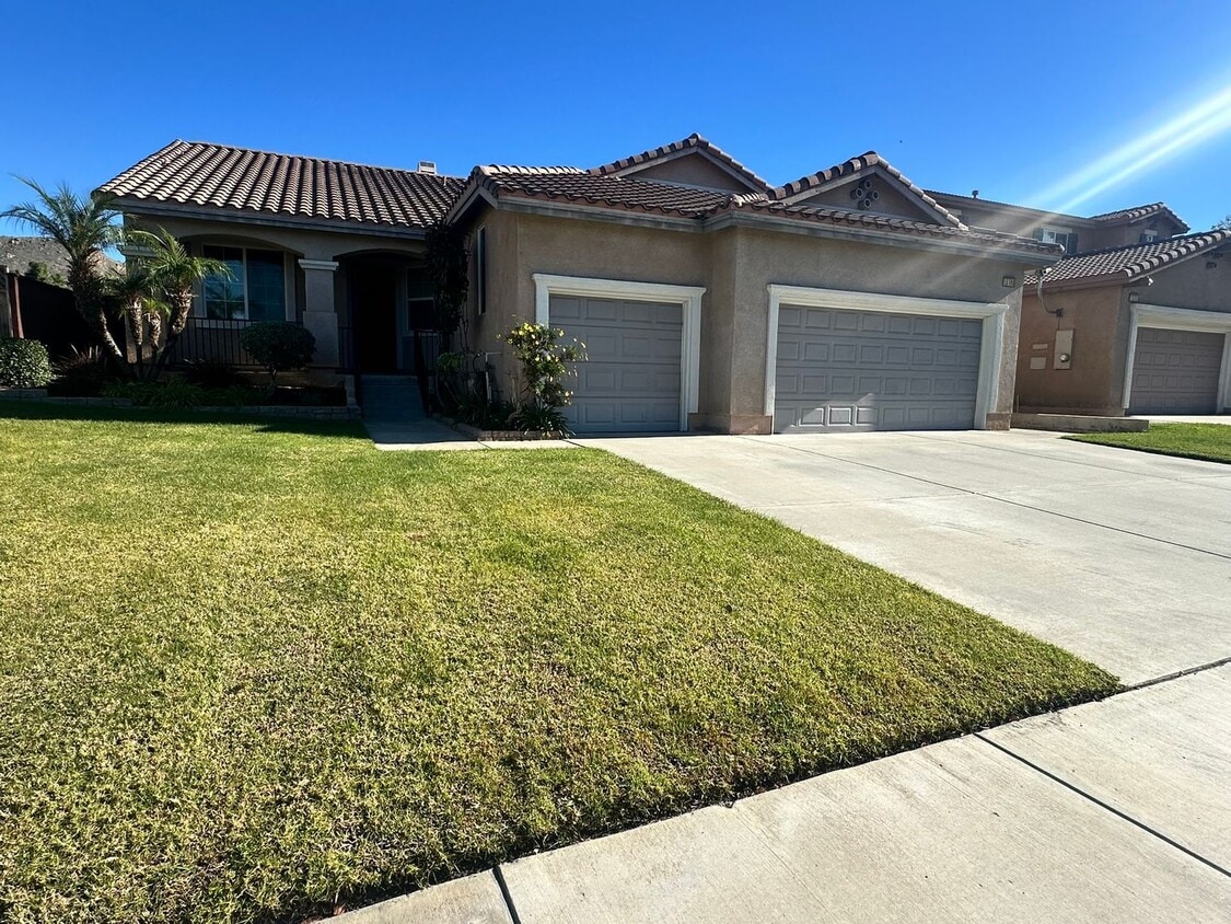 Foto principal - Beautiful 3bd/2ba Single Story with Primary Suite!