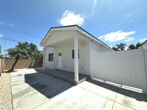 Building Photo - 16798 Willow Cir