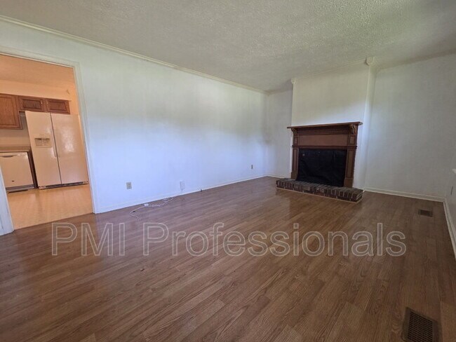 Photo - 702 Rodeo Rd House