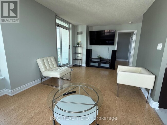 Photo du bâtiment - 4850-4850 Glen Erin Dr