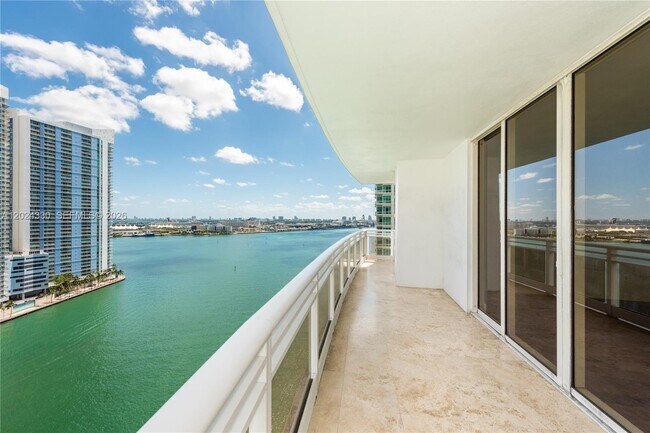 Foto del edificio - 901 Brickell Key Blvd