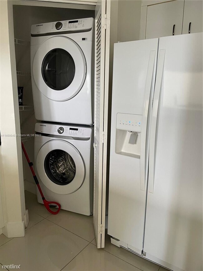 Foto del edificio - 1 br, 1.5 bath Condo - 701 Brickell Key Bl...