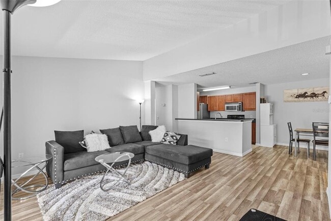 Foto del edificio - 9481 Highland Oak Dr