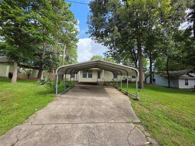 Building Photo - 10635 Royal Cavins Dr