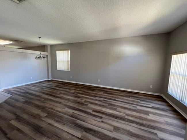 Building Photo - 4 bedroom 2 bath home Near UCF Lawn Servic...