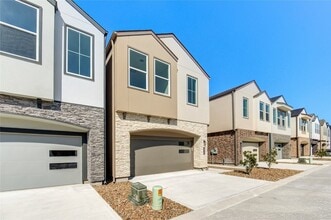 Building Photo - 2922 El Fenice Ln