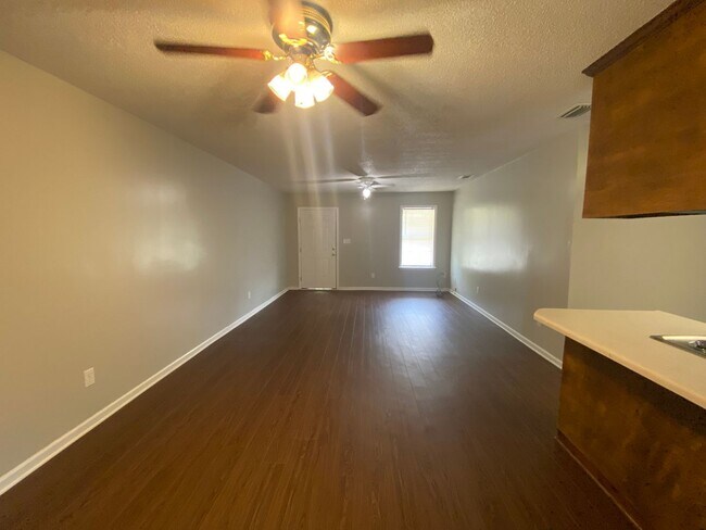 Foto del edificio - 6107 Vinnie Dr