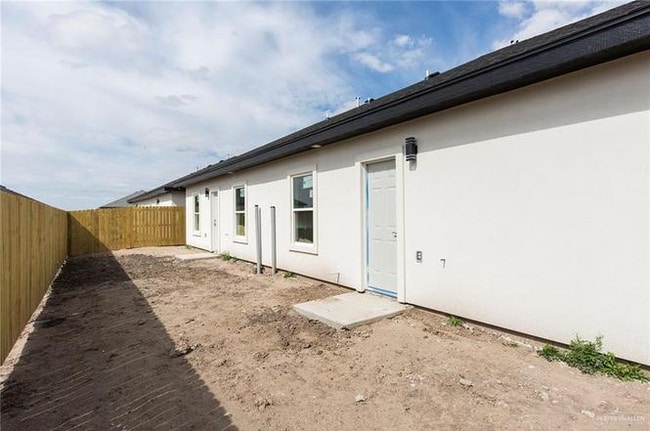 Building Photo - 2423 N Vly Cir