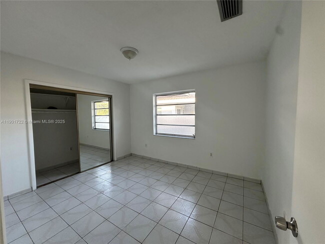 Foto del edificio - 3608 SW 25th St