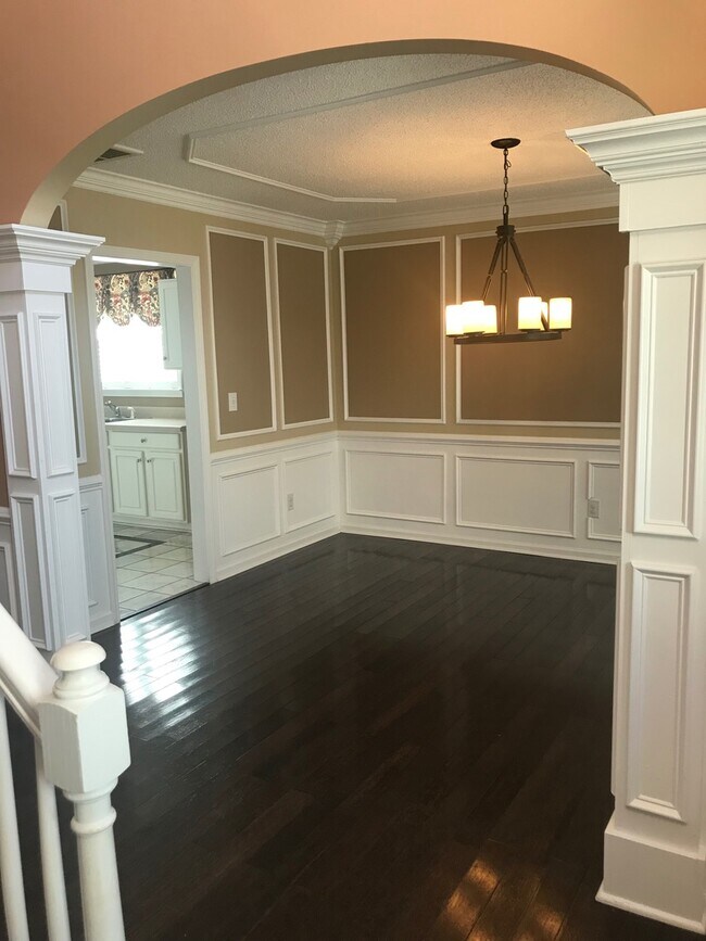 Building Photo - 113 Pennine Dr