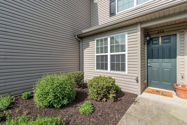 Building Photo - 258 Thrush Dr