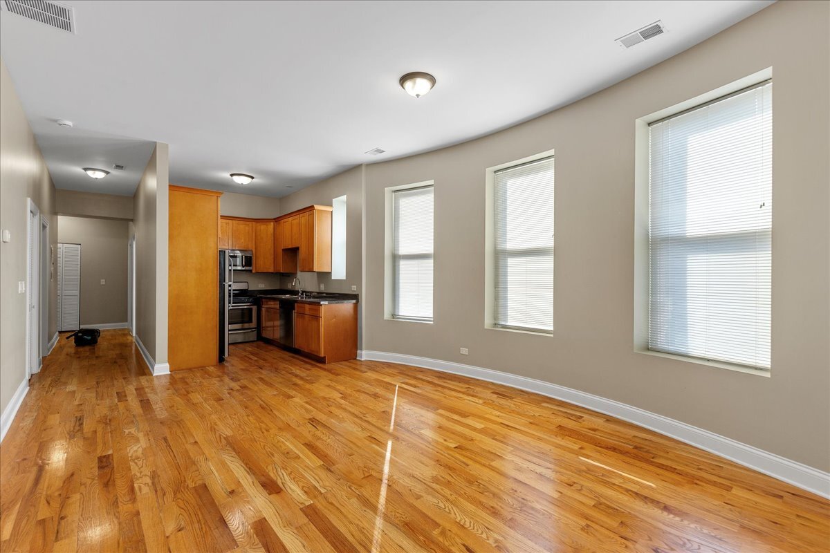 Foto principal - 3927 N Clarendon Ave