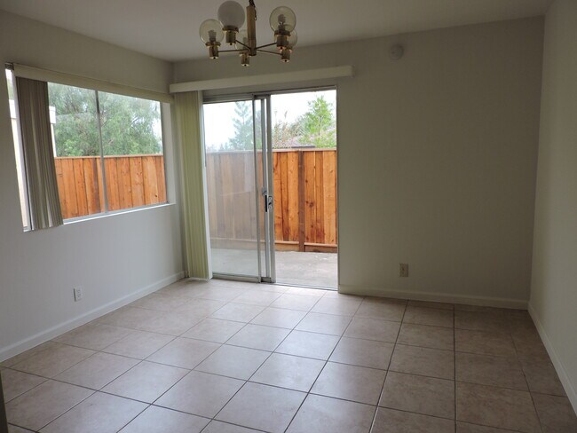 Dining room view 1 - 43100 Starr St