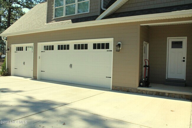 Building Photo - 118 Fawnwood Dr
